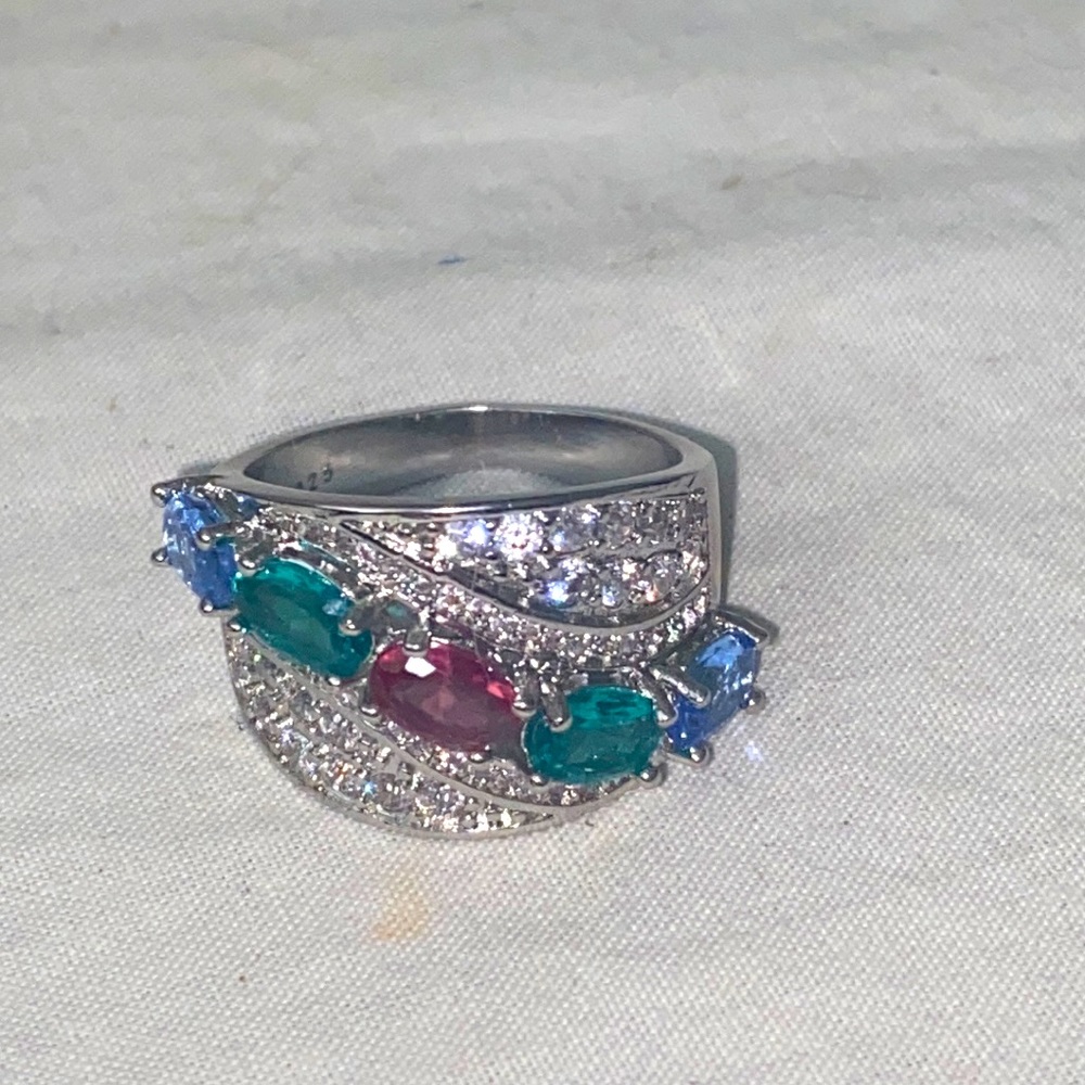 Beautiful 5 stone and CZ ring size 7